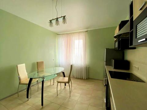 квартира за адресою Осіння вул., 33