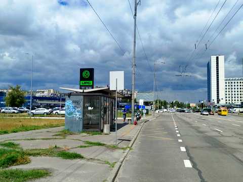 комерційна за адресою Братиславська вул., 11А