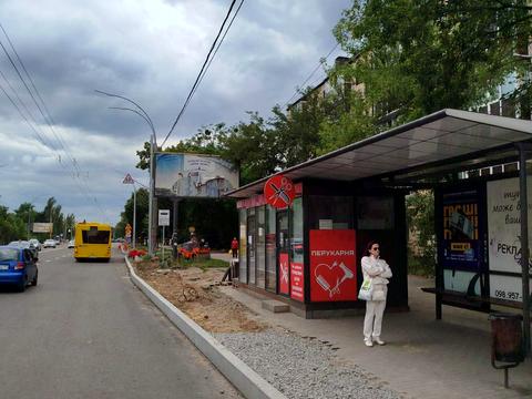 комерційна за адресою Київ, Свободи просп., 8/28