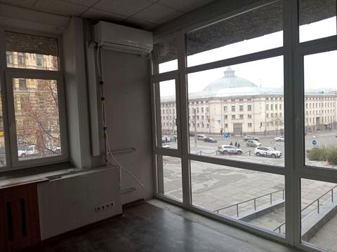 комерційна за адресою Дмитрівська вул., 18/24