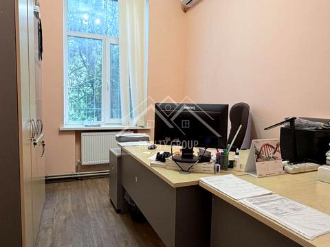 комерційна за адресою Окружна вул., 1