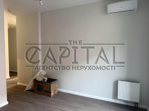 комерційна за адресою Дегтярна вул., 22-А