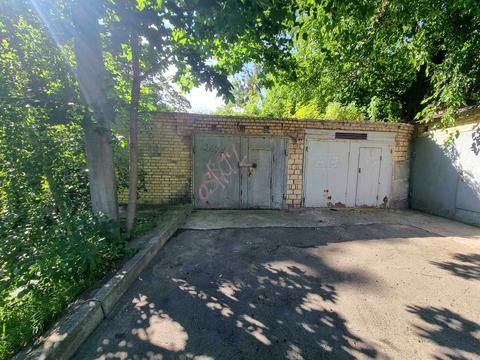 паркомісце за адресою Шовковична вул., 38