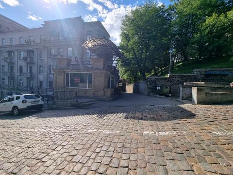 паркомісце за адресою Шовковична вул., 38