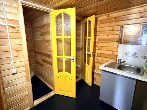 комерційна за адресою смт. Клевань, провулок Робітничий, 1