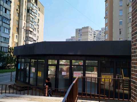 комерційна за адресою Драгоманова вул., 38