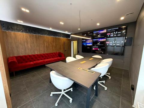 комерційна за адресою Кловський узвіз, 7a