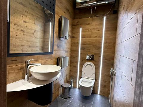 комерційна за адресою Кловський узвіз, 7a