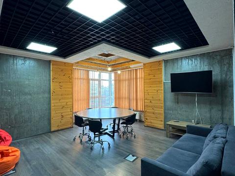 комерційна за адресою Кловський узвіз, 7a