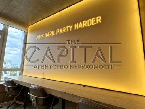 комерційна за адресою Київ, Жилянська вул., 68