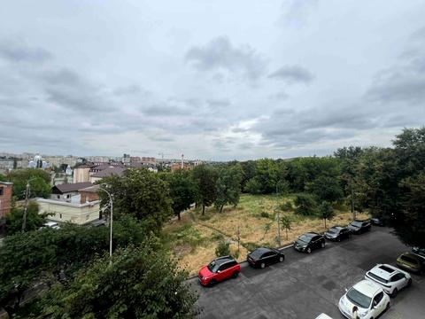 комерційна за адресою Визволення вул., 2