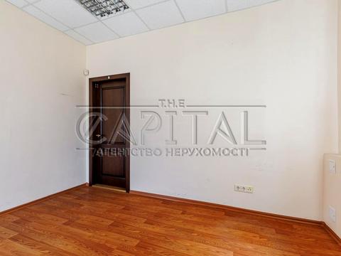 комерційна за адресою Київ, Оболонська вул., 21