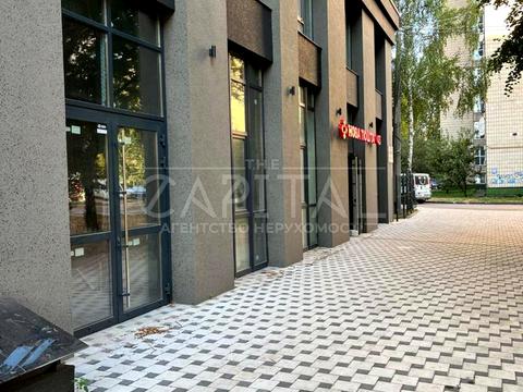 комерційна за адресою Любомира Гузара просп. (Космонавта Комарова), 9