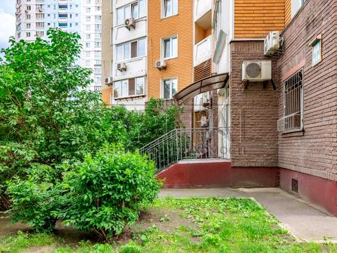 комерційна за адресою Драгоманова вул., 1-Д