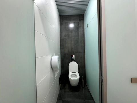 комерційна за адресою Лейпцизька вул., 15а