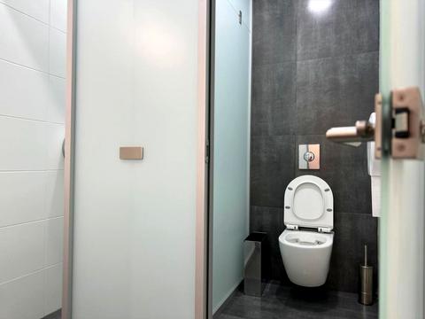 комерційна за адресою Лейпцизька вул., 15а