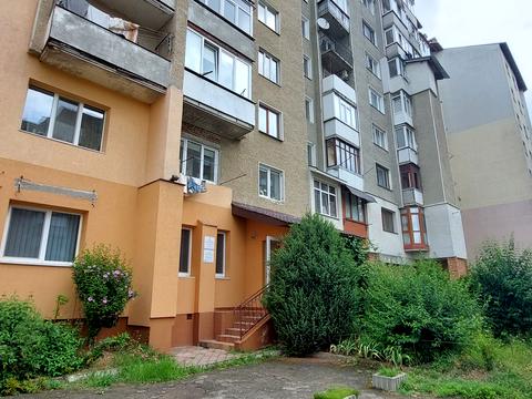 комерційна за адресою Молодіжна вул., 52