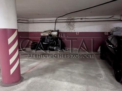 паркомісце за адресою Євгена Коновальця вул. (Щорса), 36-Б