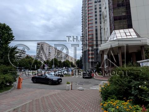 паркомісце за адресою Євгена Коновальця вул. (Щорса), 36-Б
