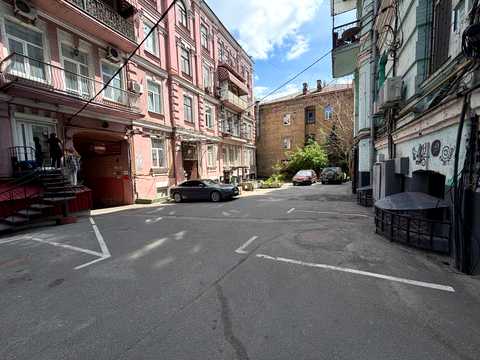 комерційна за адресою Михайлівська вул., 22-А