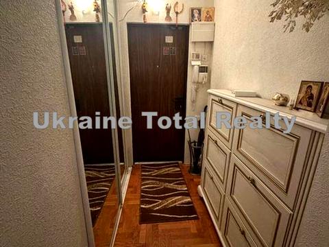 квартира за адресою Ревуцького вул., 8