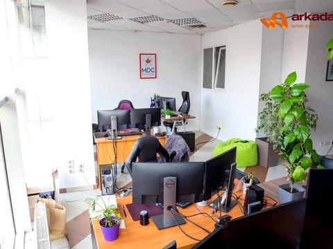 комерційна за адресою Незалежності вул., 30