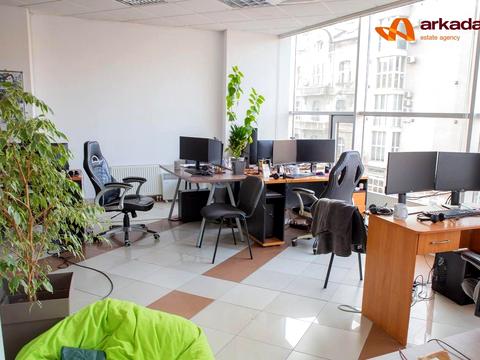 комерційна за адресою Незалежності вул., 30
