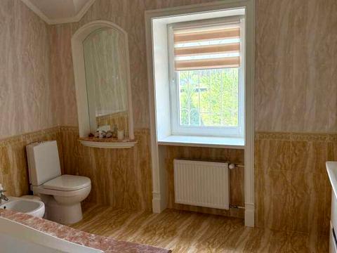 дом по адресу центральна, 1