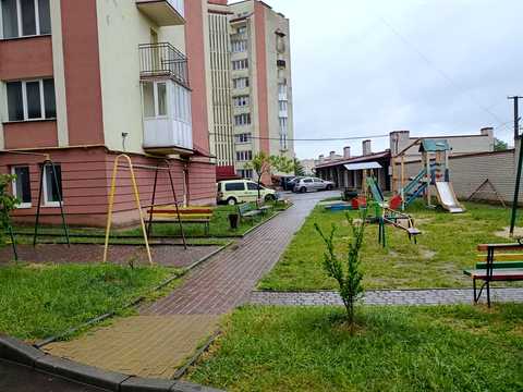 квартира за адресою Стадникової вул., 40-В