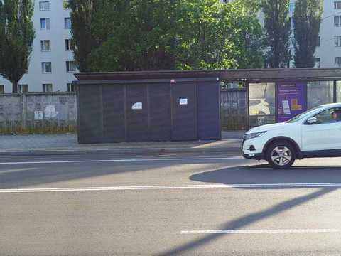 комерційна за адресою Братиславська вул., 3