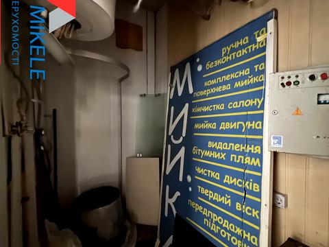 комерційна за адресою Бакинська вул., 35