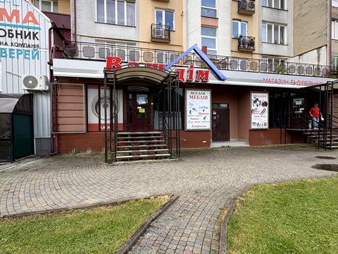 комерційна за адресою Івана Франка вул., 4