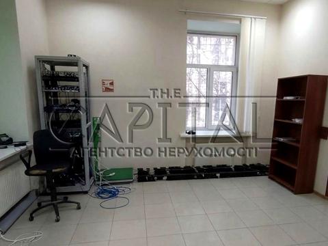 комерційна за адресою Велика Житомирська вул., 18