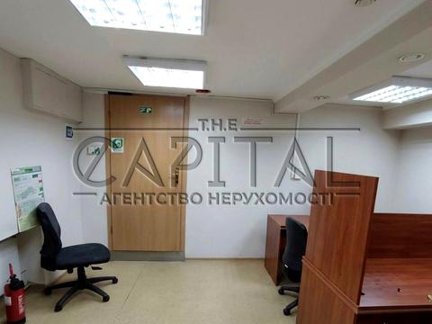 комерційна за адресою Велика Житомирська вул., 18