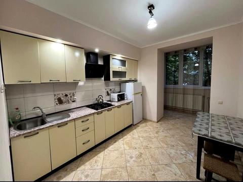 квартира за адресою Хотинська вул., 12