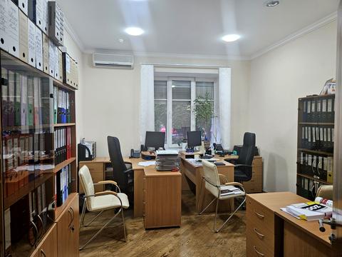 комерційна за адресою Київ, Дмитрівська вул., 17-А