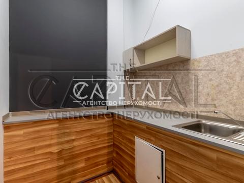 комерційна за адресою Павлівська вул., 18
