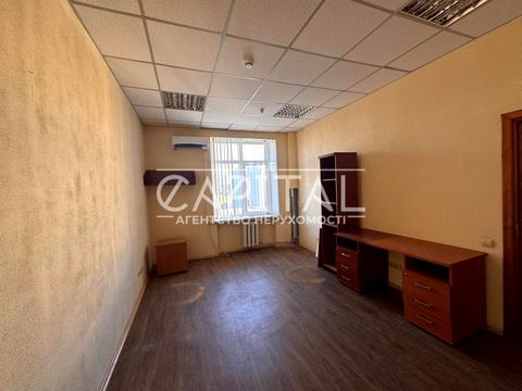 комерційна за адресою Межигірська вул., 82
