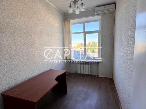комерційна за адресою Межигірська вул., 82