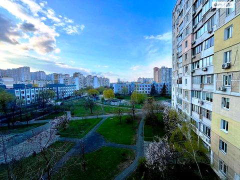 квартира за адресою Анни Ахматової вул., 6