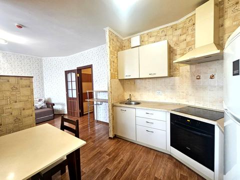 квартира за адресою Софії Русової вул., 1