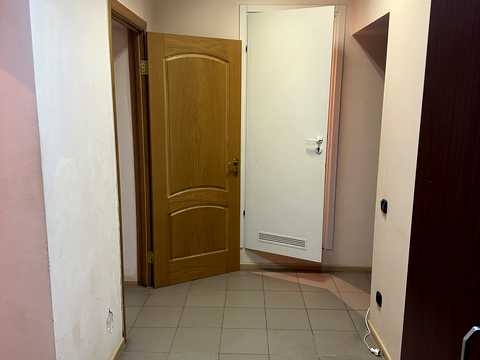 комерційна за адресою Кропивницького вул., 18