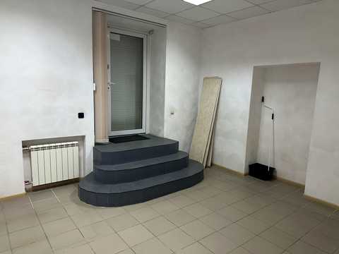 комерційна за адресою Кропивницького вул., 18