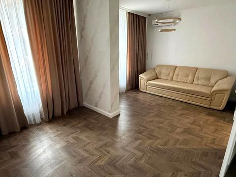 квартира за адресою Київ, Дніпровська набережна вул., 18-А
