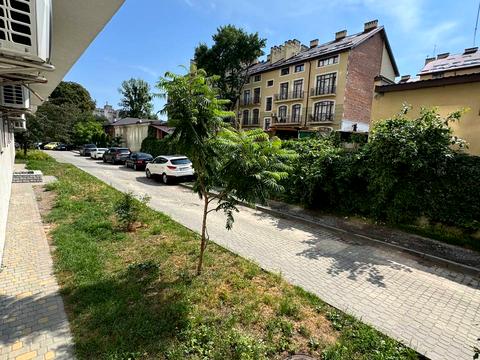 комерційна за адресою Тернопільська вул., 21