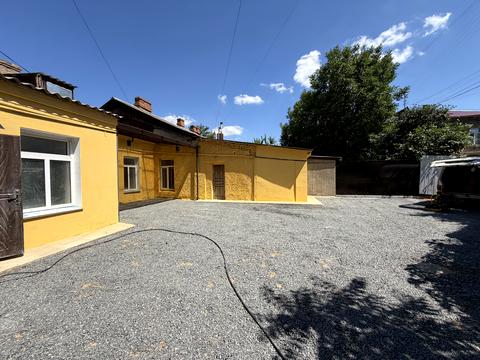 комерційна за адресою Павла Скоропадського вул. (Адмірала Макарова), 37