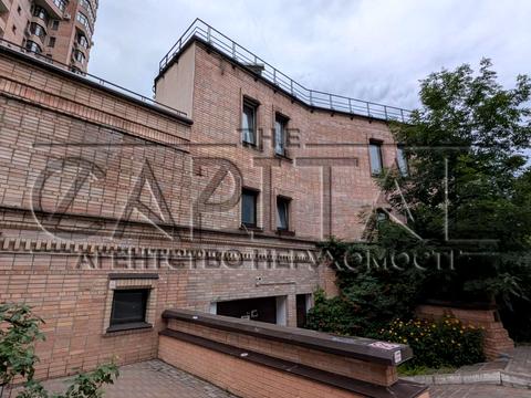 паркомісце за адресою Євгена Коновальця вул. (Щорса), 36-Б