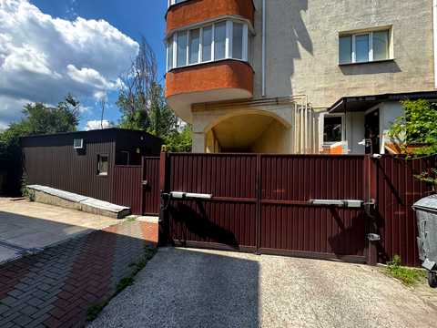 комерційна за адресою Лисянська вул., 13