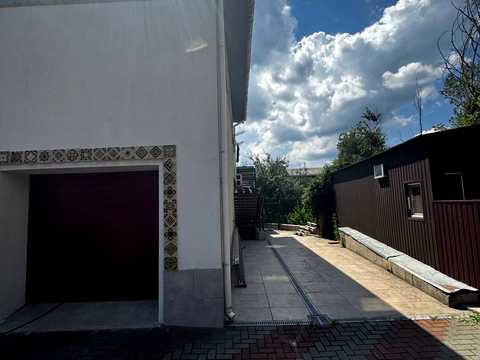 комерційна за адресою Лисянська вул., 13