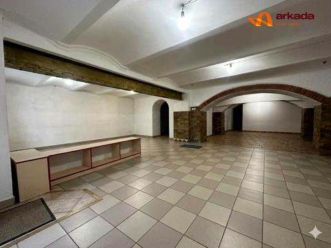 комерційна за адресою Леся Курбаса вул., 2
